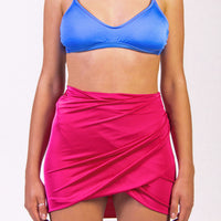 Pareo a mezzaluna colore fucsia satinato Pensato per un perfetto mix&match con la nuova collezione Bikini 100% Lycra 100% Made in Italy