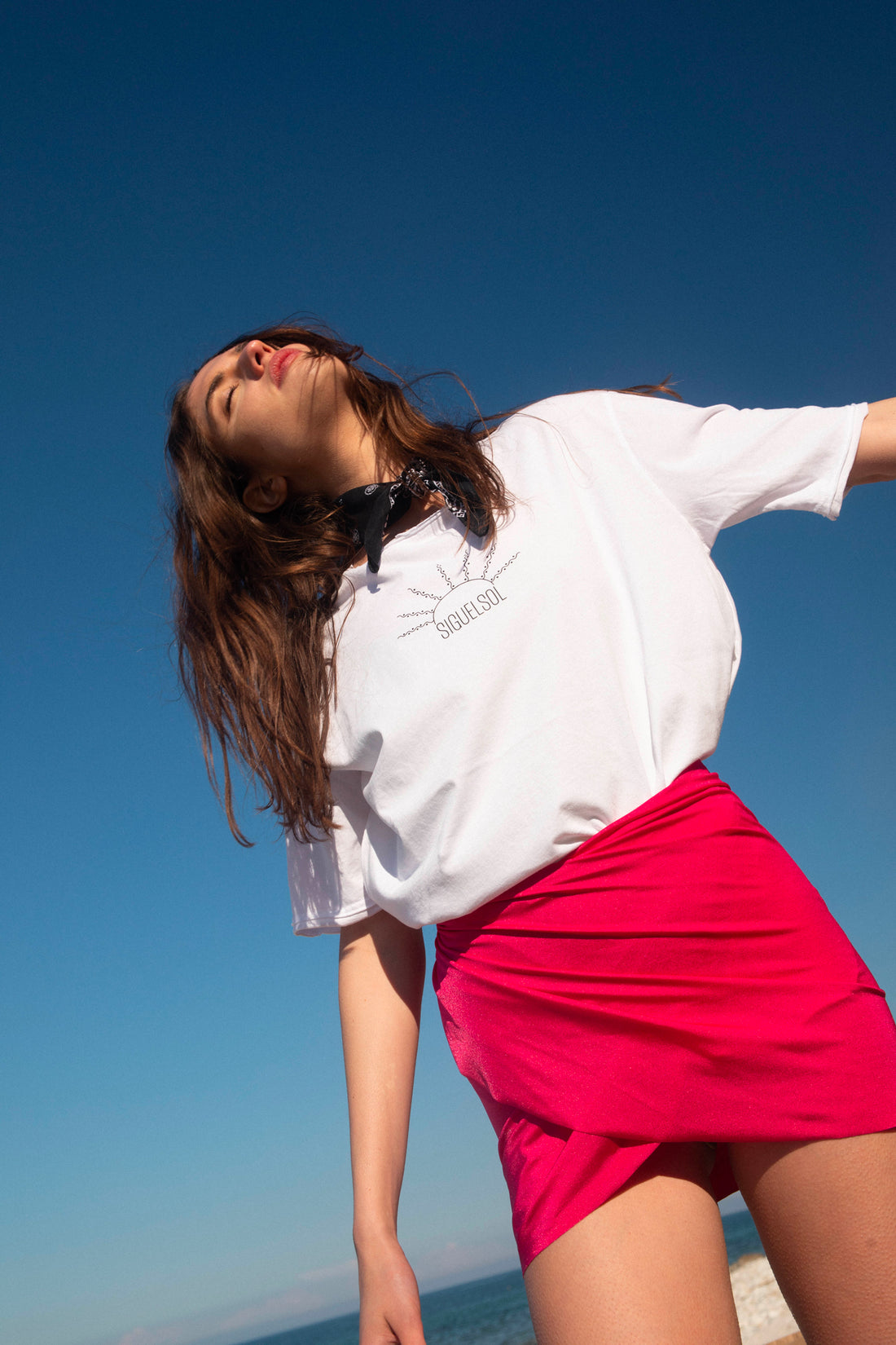 Pareo a mezzaluna colore fucsia satinato Pensato per un perfetto mix&match con la nuova collezione Bikini 100% Lycra 100% Made in Italy