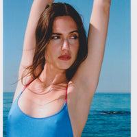 Costume intero tinta unita colore blu satinato con spalline a contrasto colore fucsia Cuciture a contrasto colore fucsia Morbida Lycra 100% Made in Italy