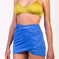Pareo colore blu satinato a mezzaluna Pensato per un perfetto mix&match con la nuova collezione Bikini 100% Lycra 100% Made in Italy